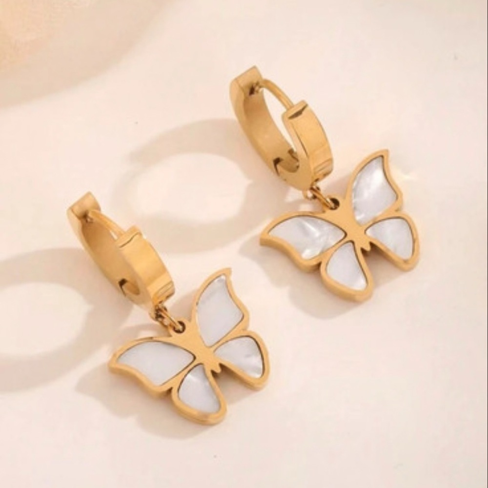 Fashion Jewelry Gold and White Butterfly Necklace Set NWT - Picture 7 of 9